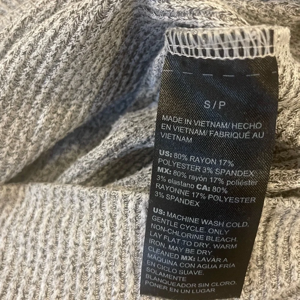 White House Black Market Gray V-Neck Knit Sweater Small Soft Textured Pullover